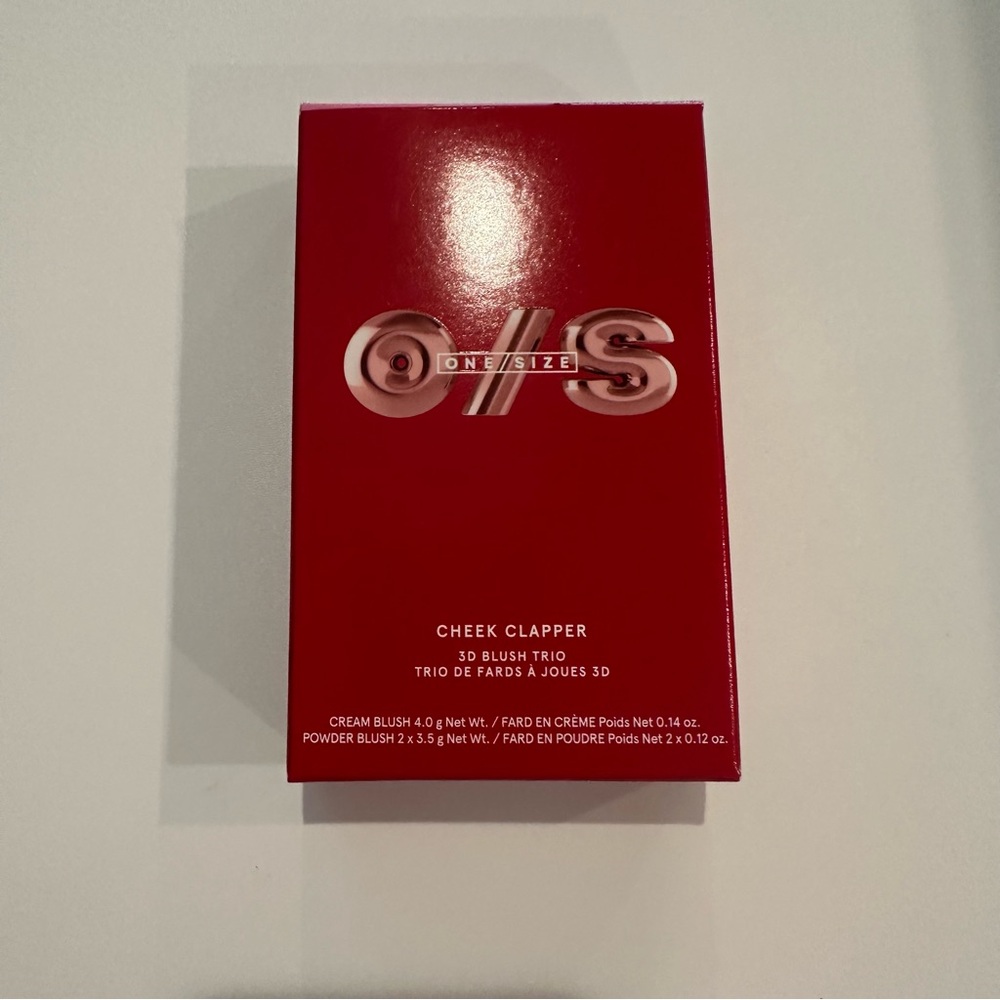 One size cheek clapper 3D blush trio in Attention Seeker. BNIB